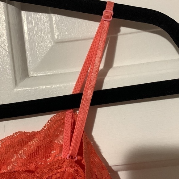 Arden B. Apricot colored lace bodice crinkle fabric camisole w adjustable straps - Picture 6 of 11